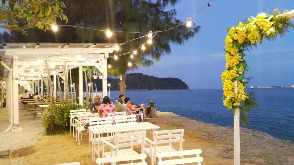 Teluk Batik 17Paradisehome Private Pool Karaoke Snooker Bbq 15Pax Лумут Экстерьер фото